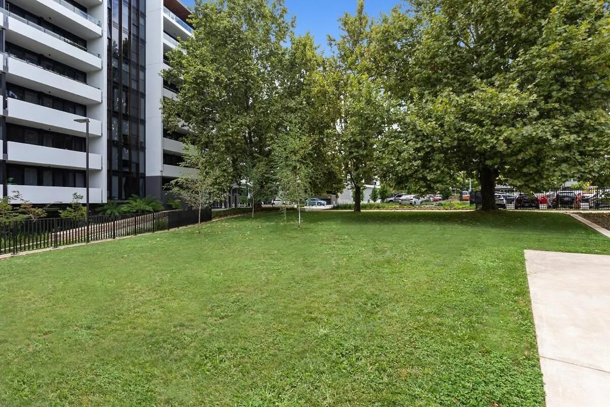 Perfect Location With 5 Star Amenities Apartment Canberra